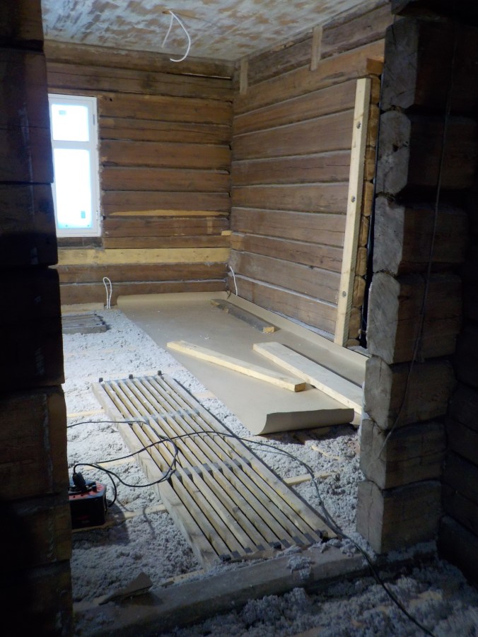 Ensimmäinen paperisuikale on paikoillaan.